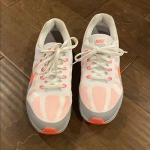 Nike Max Dynasty 2 Tennis Shoes